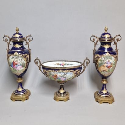 GARNITURE DE CHEMINEE d'Epoque Napoléon III...