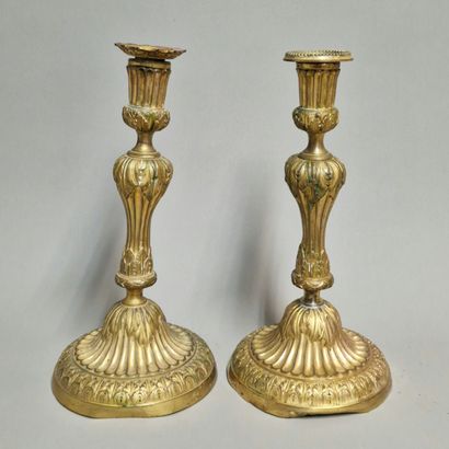 PAIRE DE BOUGEOIRS de Style Louis XVI - Epoque...