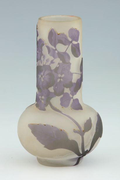 GALLE Ets
VASE miniature aux fleurettes
Verre...