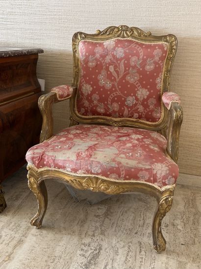 PAIRE DE FAUTEUILS à dossier plat en bois...