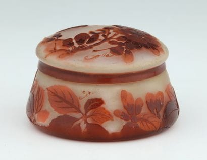 GALLE Ets 
BONBONNIERE ronde fleur et feuillages...