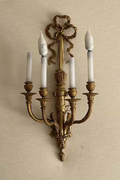 PAIRE D'APPLIQUES en bronze doré de style...