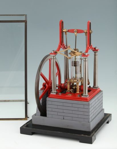 IMPORTANTE MAQUETTE DE MACHINE HYDRAULIQUE...