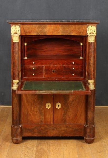 SECRETAIRE d'Epoque Empire
En acajou et placage...