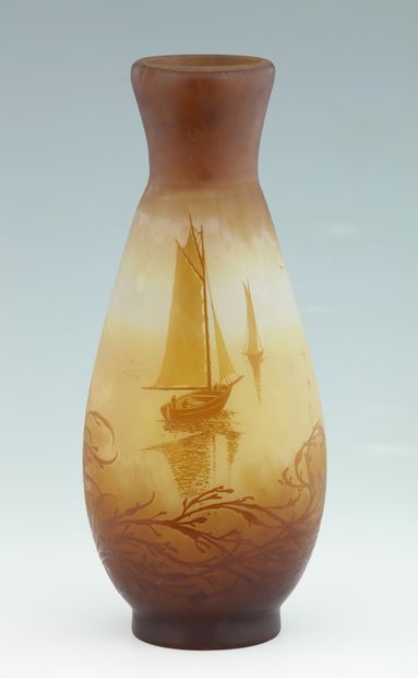 GALLE Ets 
VASE balustre aux bateaux et algues...