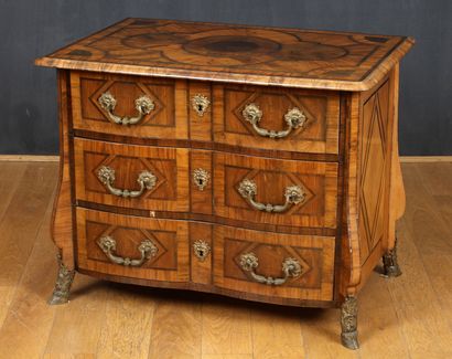 COMMODE DITE MAZARINE d'Epoque Louis XIV...