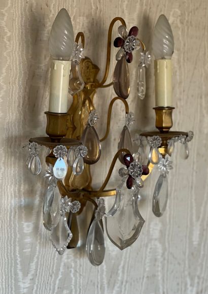 LUSTRE CAGE et DEUX APPLIQUES de Style XVIIIème...