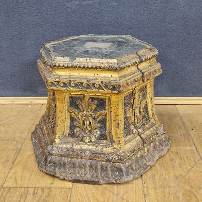 17th century HEXAGONAL SOCLE in carved, gilded...