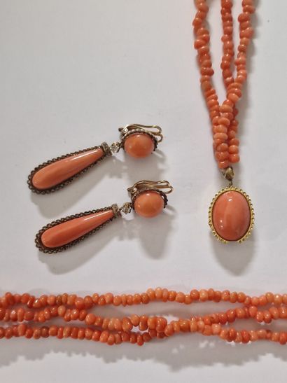 CORAL COMPOSITE SET including :
- NECKLACE...