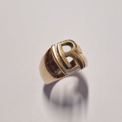 CHEVALIERE RING Circa 1980 in yellow gold...