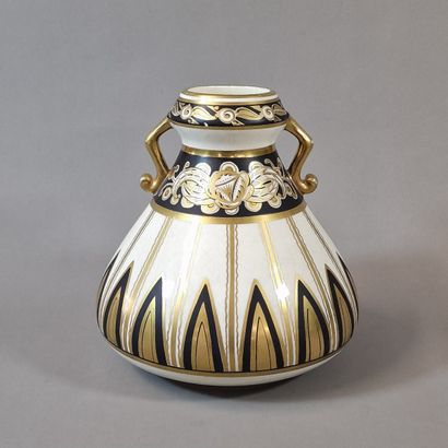 MANUFACTURE JAGET PINON A TOURS - VASE ANSE...