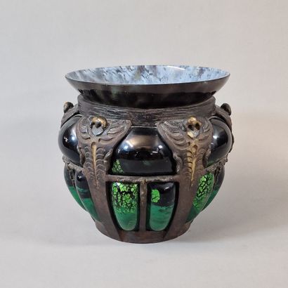 DAUM ET LOUIS MAJORELLE (1859-1926) - VASE...