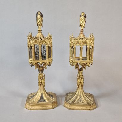 PAIR OF PHOTOPHORES IN THE FORM OF RELIQUARY...