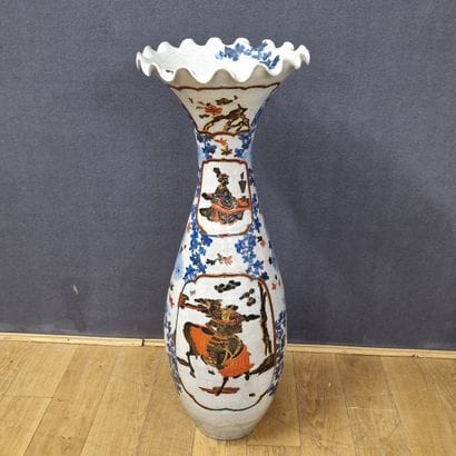 JAPAN - CIRCA 1900 - LARGE glazed Satsuma...