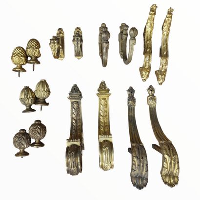 25 PIECES DE BRONZES D'HUISSERIE de Style...