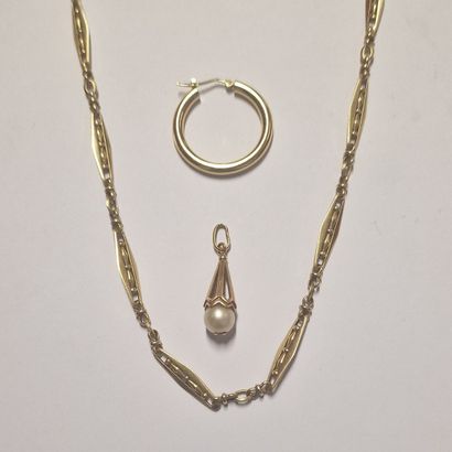 3 JEWELRY :
- 1 Early twentieth century yellow...