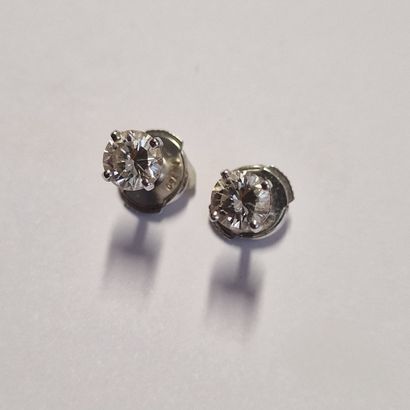 PAIR OF EARRINGS, Italy, Modern in white...