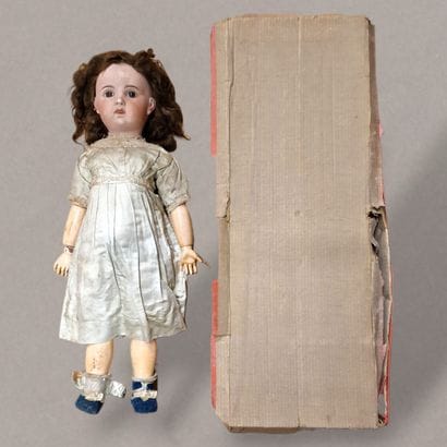 Early 20th Century LARGE POUPEE, polychrome...