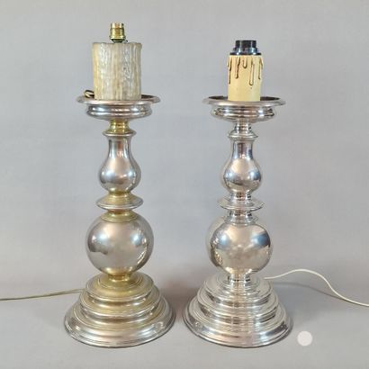 PAIR OF ELECTRIC LAMP FEET in the form of...
