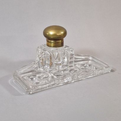 BACCARAT - ENCRIER Circa 1900 in molded white...