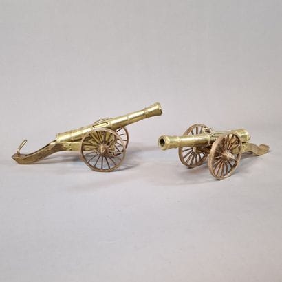 PAIR OF GOLDEN BRONZE GUNS ON MINIATURE FRAMES...