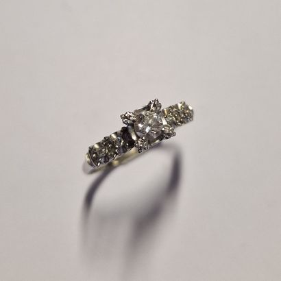 RING Circa 1960 in 585 Millièmes white gold...