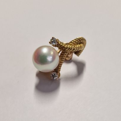 Moderne EAR CLIP in yellow gold 750 Millièmes...
