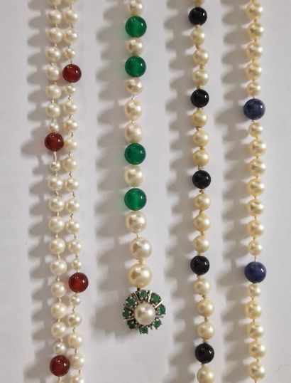4 Modern pearl necklaces:
-One in cultured...