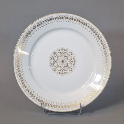 SEVRES (Manufacture Nationale), ASSIETTE...