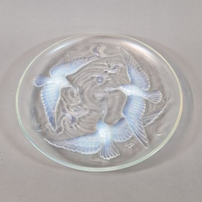 VERLYS FRANCE - CUP Circa 1930 in opalescent...