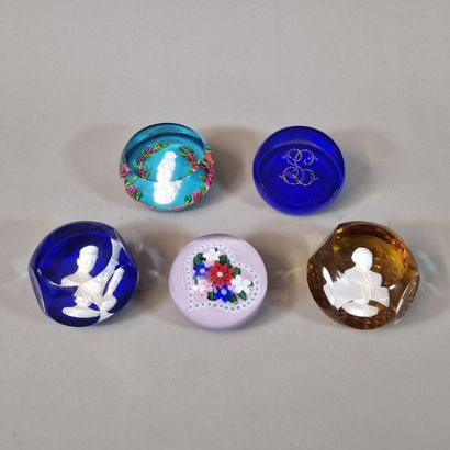 SAINT LOUIS - 5 SULPHUR BALLS PAPERWEIGHTS...