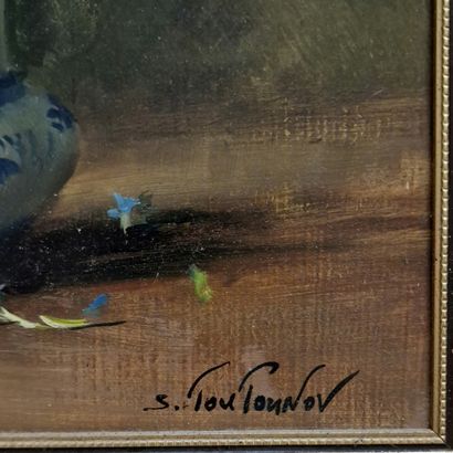 Sergueï TOUTOUNOV (Né en 1958)
Vase de myosotis
HUILE...