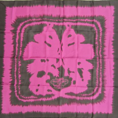 HERMES PARIS MADE IN FRANCE - CARRE in printed...