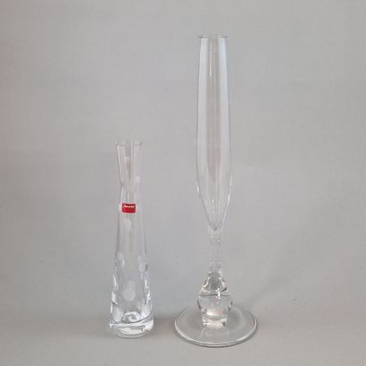 BACCARAT 2 SOLIFLORES VASES in white crystal...