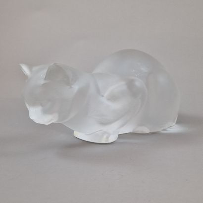 LALIQUE FRANCE - LARGE CAT STATUETTE in satin-finish...