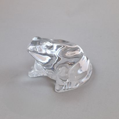 BACCARAT FROG STATUETTE in molded white crystal...