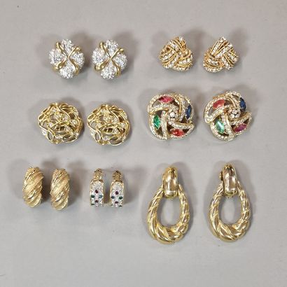 7 PAIRS OF Modern EAR CLIPS in gilded metal,...