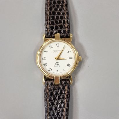 GUCCI - Gilt metal WATCH, 22mm white dial,...