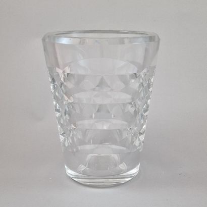 BACCARAT VASE in cut white crystal
Stamped...