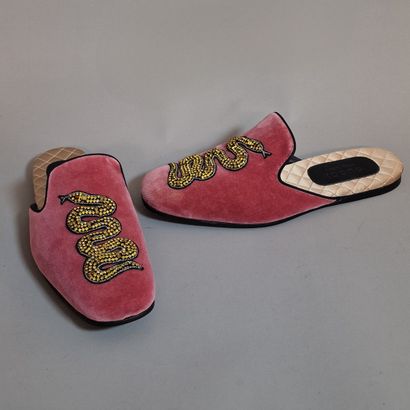 GUCCI - PAIR OF MULES in old-pink velvet,...
