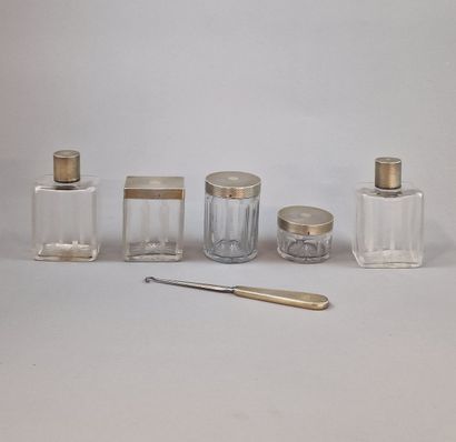 GARNITURE DE TOILETTE 5 PIECES du Premier...