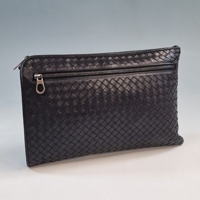 Bottega VENETA - 33cm ZIPPE POCKET in black...
