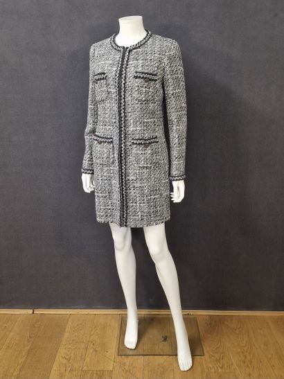 Louisa SPAGNOLI - 3/4 in tweed in gray tones....