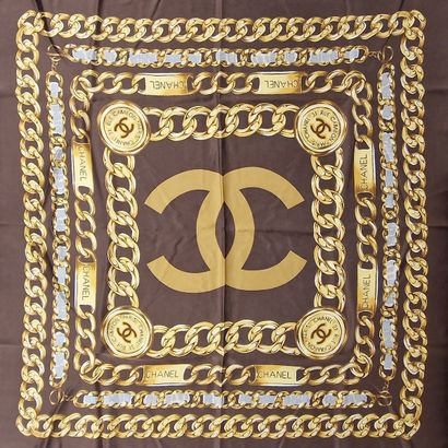 CHANEL - CARRE satiné cacao imprimé d'un...
