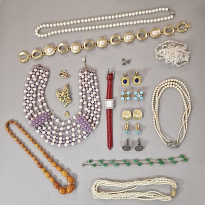 LOT OF FANTAISIE JEWELRY including NECKLACES,...