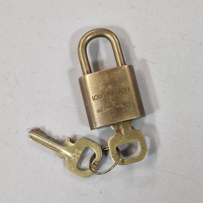 Louis VUITTON - Gilded brass padlock and...
