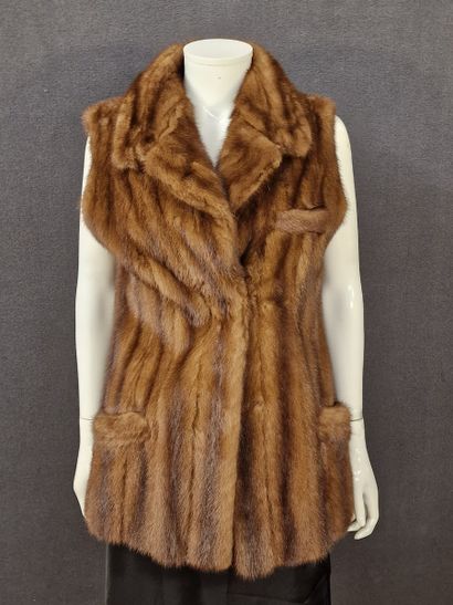 ANONYMOUS - SLEEVELESS GILET in scanbrown...