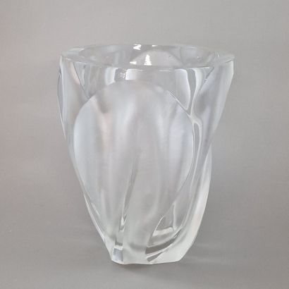LALIQUE FRANCE MODELE INGRID - VASE Circa...