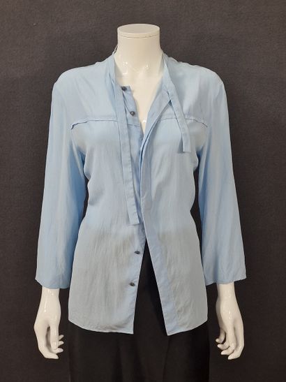 GUCCI - Men's sky-blue silk crepe BLOUSE.
T.48.
...