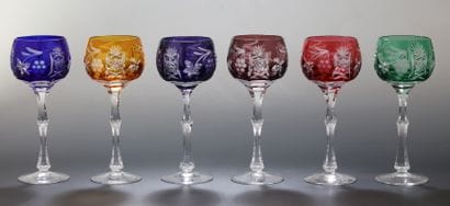SUITE DE 6 VERRES A VIN DU RHIN à buvant...